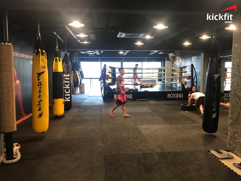 Phòng tập MMA của Kickfit Sports Nguyễn Khuyến có địa chỉ tại tầng 3, phòng Hòa Bình Gym - số 54-56 Nguyễn Khuyến - quận Đống Đa (gần Văn Miếu) - Hà Nội