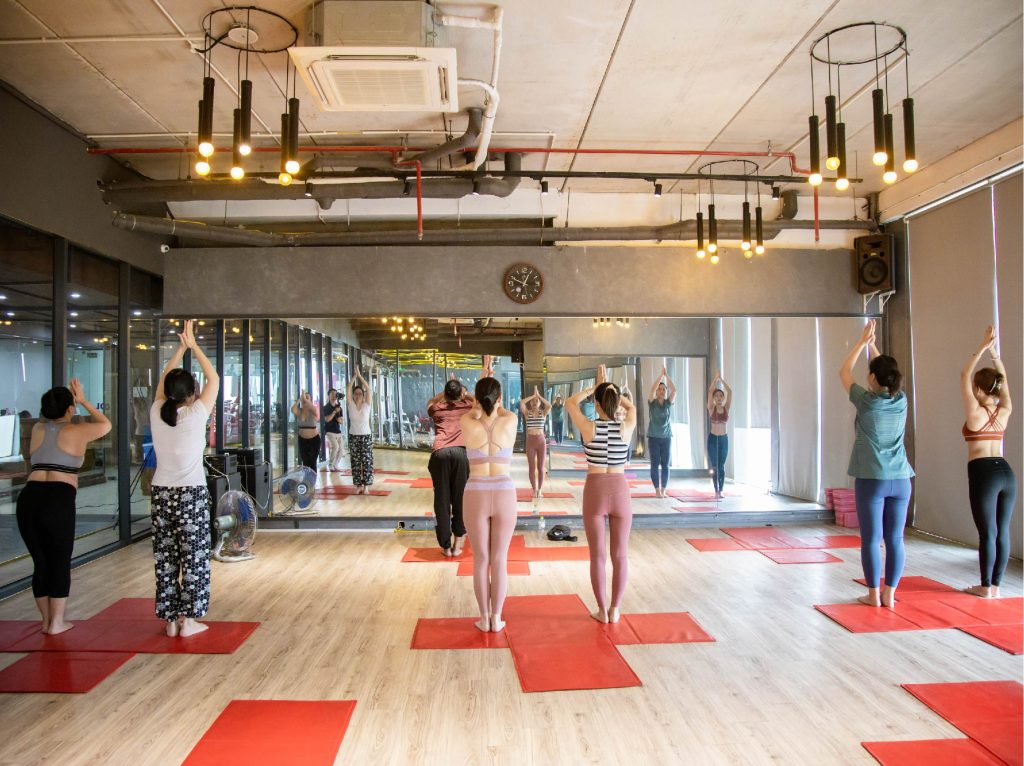 học cách hít thở với yoga