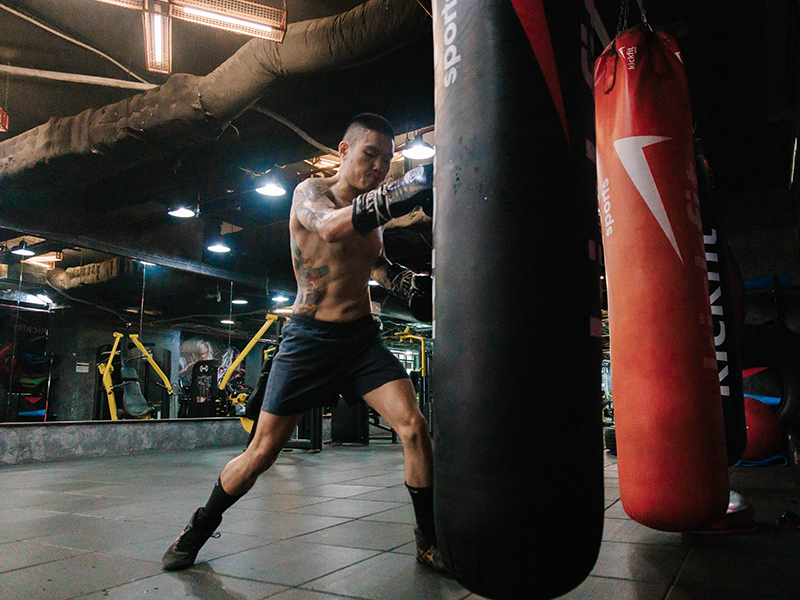 bai-tap-muay-thai-voi-bao-cat-nay-duoc-thiet-ke-de-bat-chuoc-nhu-cau-nang-luong-cua-mot-tran-dau-muay-thai