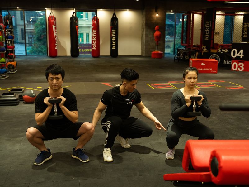 Khi-bat-dau-tap-gym-dieu-quan-trong-la-phai-duoc-theo-doi-va-huong-dan-boi-mot-huan-luyen-vien-chuyen-nghiep