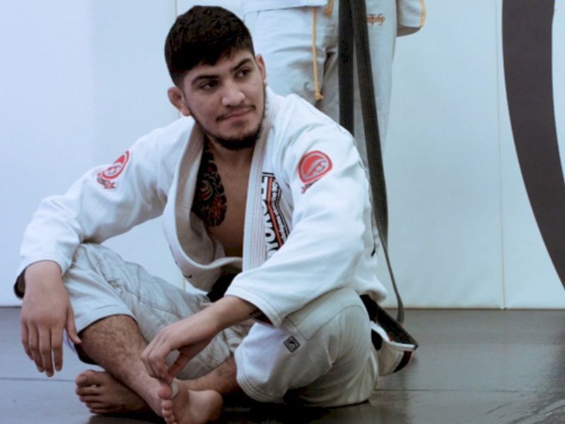 dillon-danis-tro-nen-noi-tieng-nho-vao-bo-mon-bjj-compressed-compressed