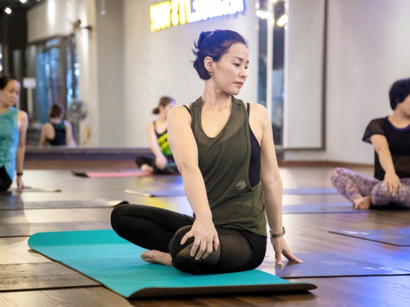 Các tư thế Yoga: Tư thế ngồi vặn cột sống