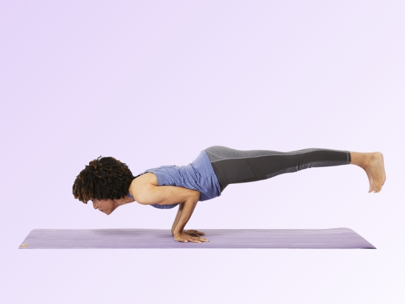 Peacock pose - Tư thế con công trong Yoga