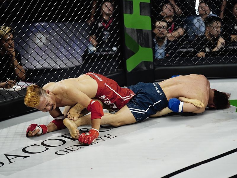 Trình Hữu Minh kết thúc đối thủ trong 30s bằng đòn bẻ chân