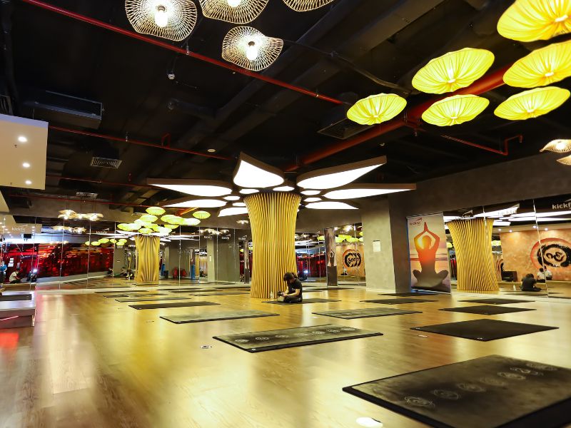 Không gian tập luyện Yoga tại Kickfit Sports Trương Định