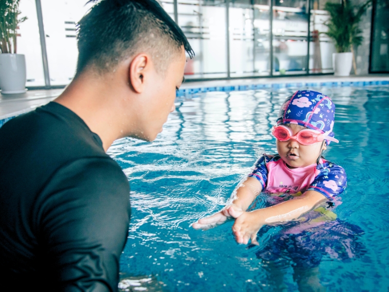 Sử dụng kính bơi để bảo vệ các vấn đề về mắt