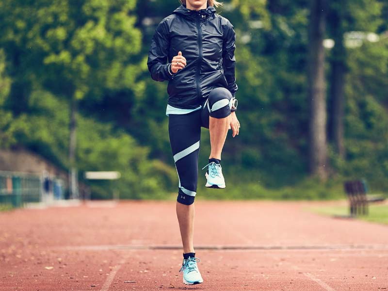 Chạy bộ giúp giúp nữ giới có một vòng eo thon gọn, vòng mông săn chắc và đôi chân thon dài