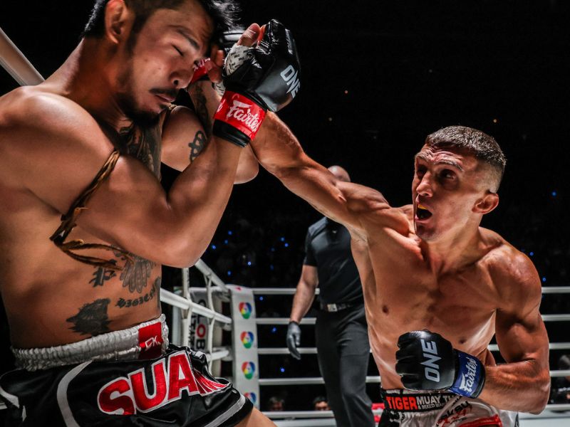 Nhà vô địch muay Thái đổ gục trước cú đấm ‘trời giáng’ của võ sĩ Nga