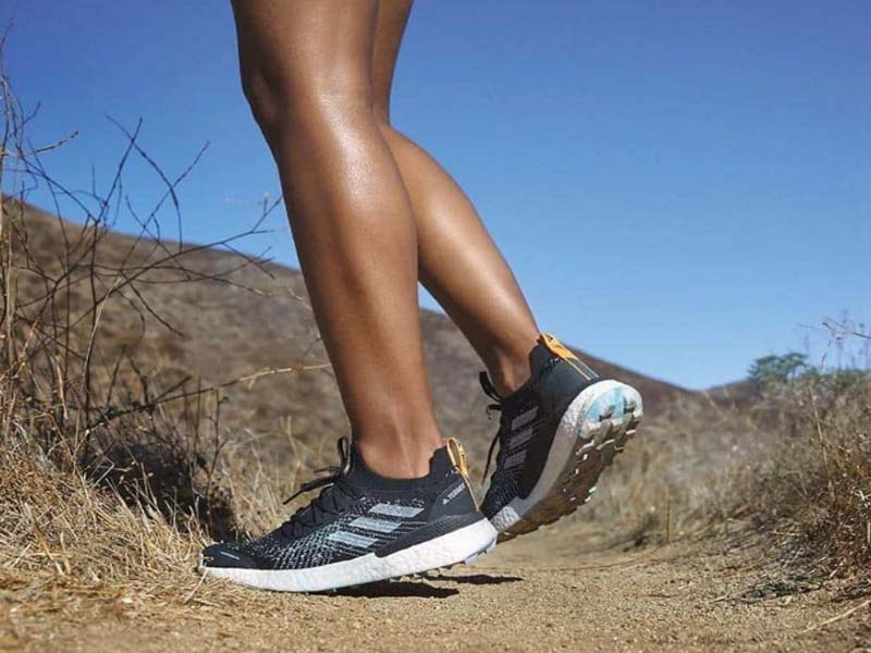 Trọng lượng cơ thể cũng là yếu tố cần cân nhắc khi lựa chọn giày chạy bộ
