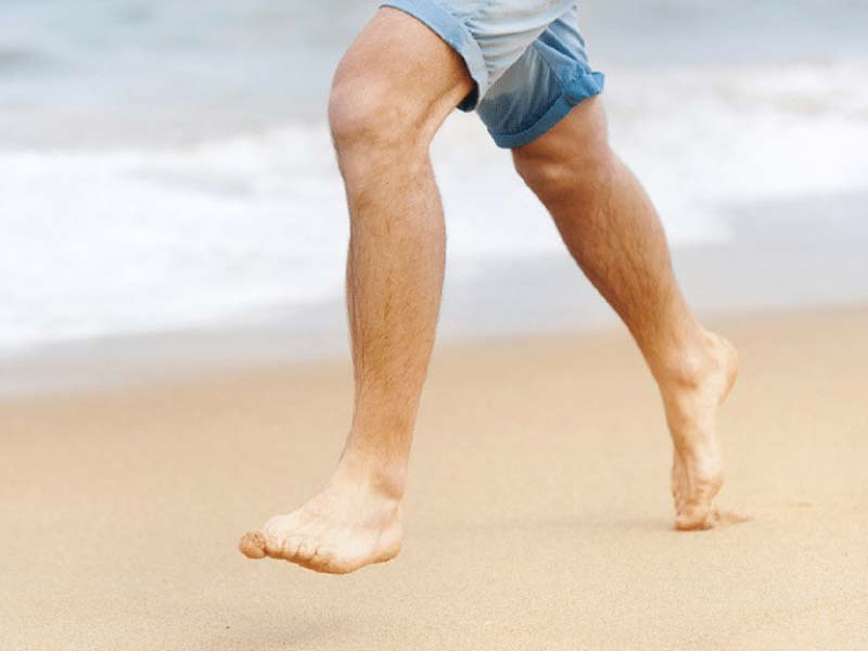 Chạy bộ chân trần giúp kích thích các cơ quan ở bàn chân