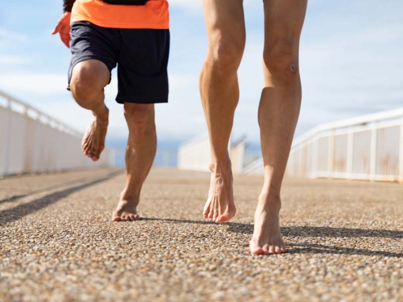 Những rủi ro tiềm ẩn khi chạy bộ chân không