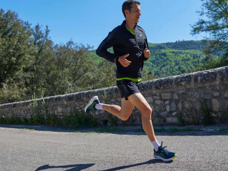 Chạy bộ mang đến nhiều lợi ích sức khỏe và tinh thần cho cả nam và nữ