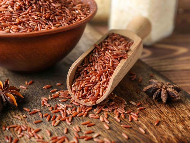 Gạo lứt đỏ chứa một lượng lớn Mangan giúp cơ thể hấp thụ tốt hơn
