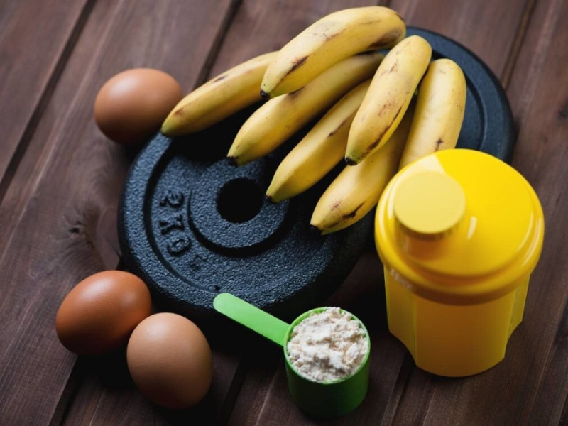 Chế độ dinh dưỡng tăng cân tăng cơ cần có sự thặng dư từ 300-500 calo mỗi ngày