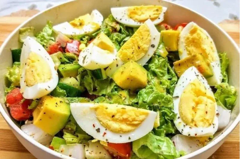 salad bơ trứng giảm cân sốt mè rang