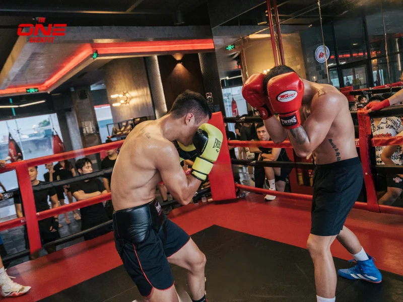 Tập luyện kỹ thuật Striking cùng Kickfit MMA
